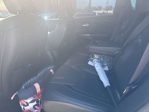 Used 2021 Jeep Cherokee Limited image 13