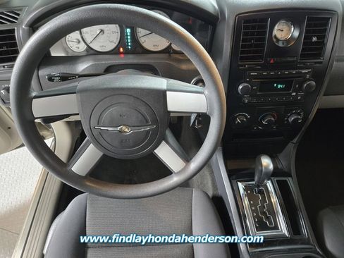Used 2006 Chrysler 300 image 16