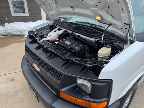 Used 2015 Chevrolet Express 2500 LS image 28