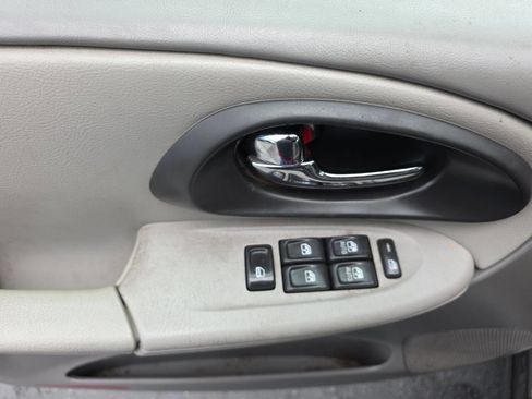 Used 2005 Chevrolet TrailBlazer EXT LS w/ LS Preferred Equipment Group image 11