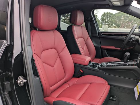 New 2026 Porsche Macan image 25