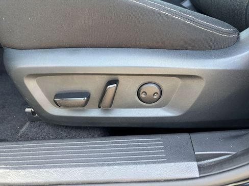 Used 2025 Nissan Rogue SV FWD image 22