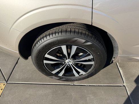 Used 2025 Volvo XC60 B5 Core image 15