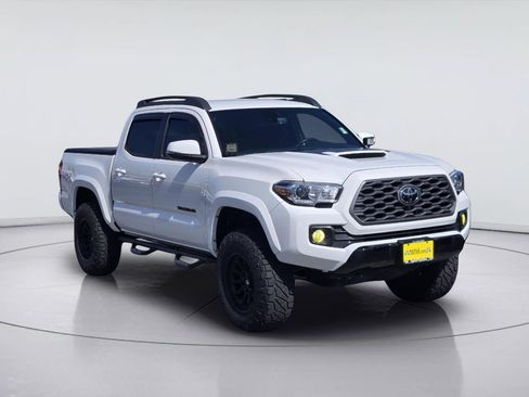 Used 2022 Toyota Tacoma TRD Sport AWD/4WD image 3