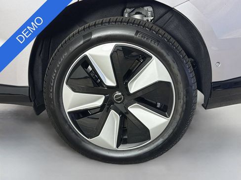Used 2026 Volvo EX90 Plus RWD image 32