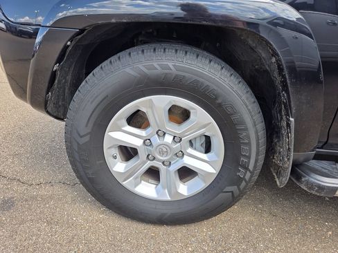 Used 2018 Toyota 4Runner SR5 RWD image 4