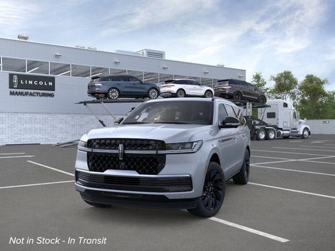 New 2026 Lincoln Navigator Reserve AWD/4WD image 2