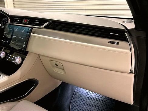 Certified 2025 Jaguar F-PACE R-Dynamic S image 25