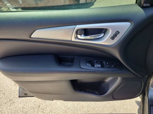 Used 2020 Nissan Pathfinder SL FWD image 17