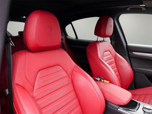 Used 2024 Alfa Romeo Stelvio Ti w/ Performance Driving Package image 20