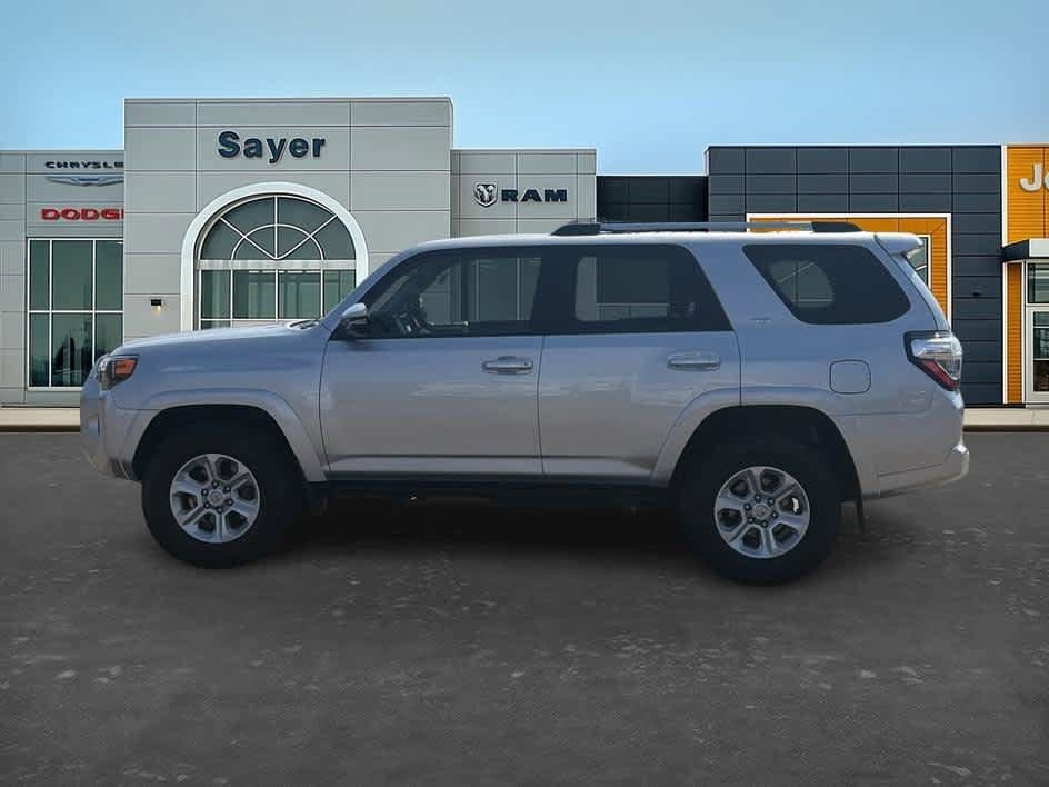 Used 2022 Toyota 4Runner SR5 Premium AWD/4WD image 4