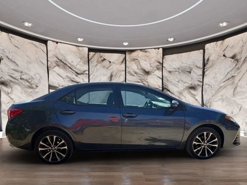 Used 2017 Toyota Corolla SE w/ SE Premium Package image 4