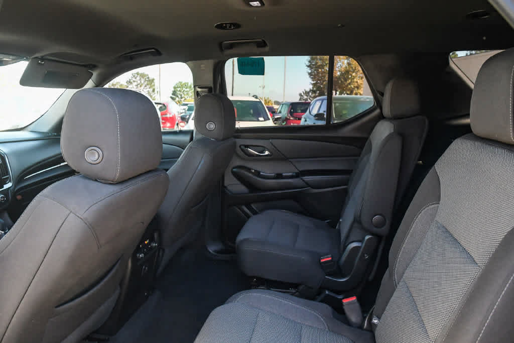 Used 2023 Chevrolet Traverse LT FWD image 17