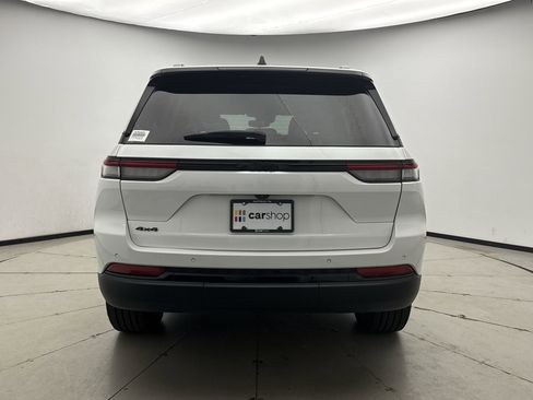 Used 2023 Jeep Grand Cherokee Altitude image 4