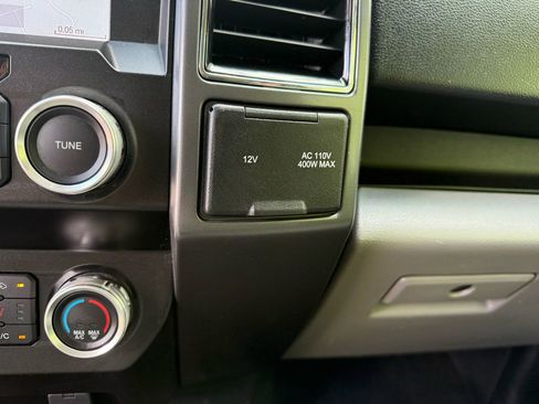 Used 2019 Ford F150 XLT w/ Equipment Group 302A Luxury AWD/4WD image 32