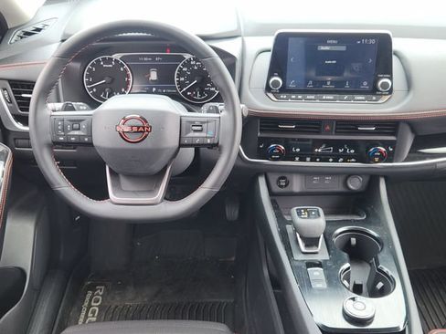 Used 2025 Nissan Rogue SV AWD/4WD image 23