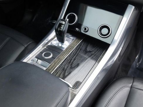 Used 2018 Land Rover Range Rover Sport SE image 18