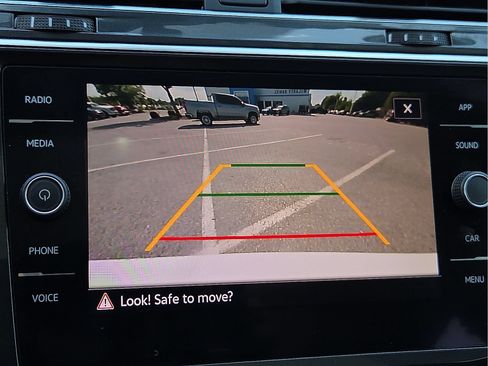 Used 2021 Volkswagen Tiguan SE w/ Panoramic Sunroof Package FWD image 17