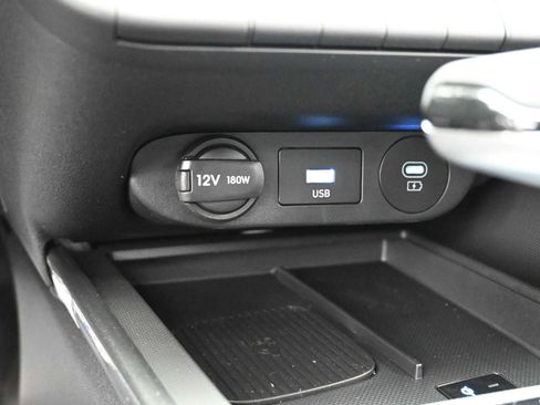 Certified 2025 Hyundai Elantra Sport image 17