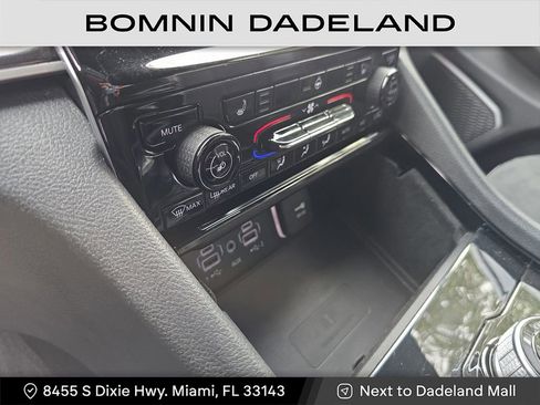 Used 2022 Jeep Grand Cherokee L Laredo image 22