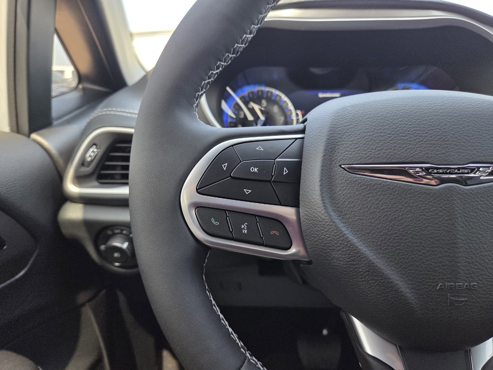 New 2026 Chrysler Pacifica Select FWD image 38
