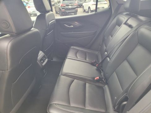 Used 2024 GMC Terrain SLT image 12