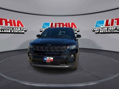Used 2026 Jeep Compass Latitude image 3