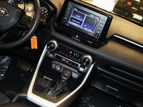 Used 2021 Toyota RAV4 LE image 22