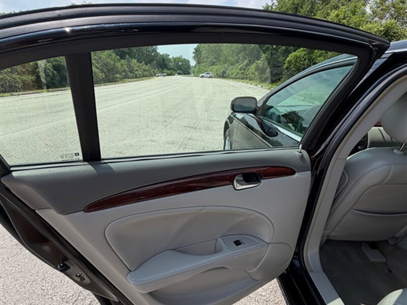 Used 2009 Buick Lucerne CXL FWD image 23