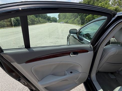 Used 2009 Buick Lucerne CXL FWD image 23