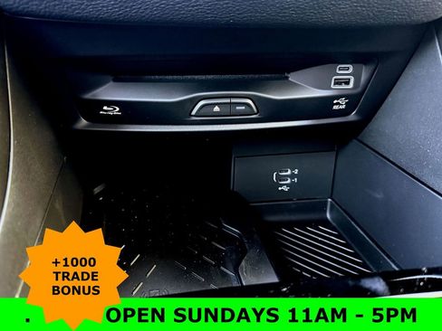 New 2026 Chrysler Pacifica Limited w/ Uconnect Theater Family Group image 31