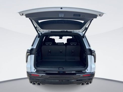 Used 2026 Chevrolet Traverse High Country w/ LPO, Floor Liner Package AWD/4WD image 25