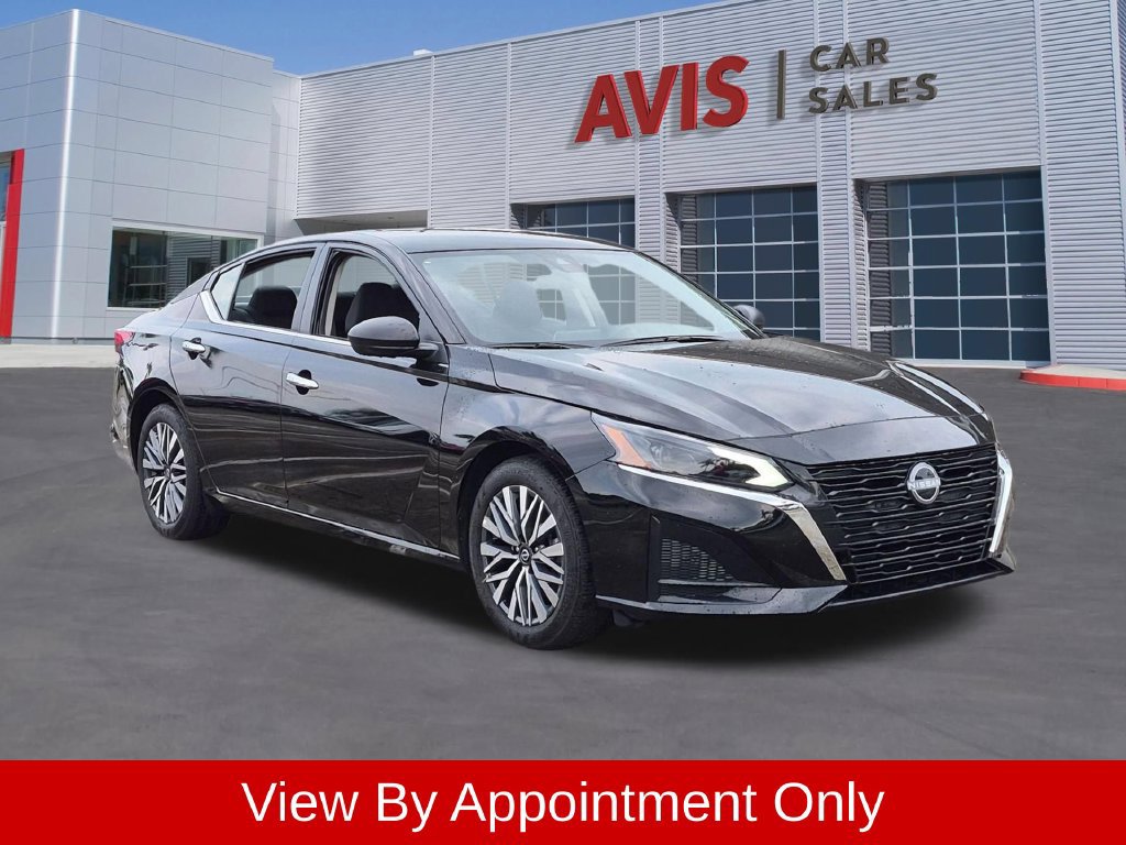 Used 2025 Nissan Altima 2.5 SV FWD image 3