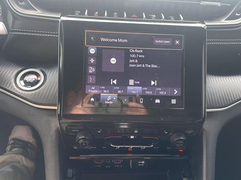 Used 2025 Jeep Grand Cherokee L Laredo image 23