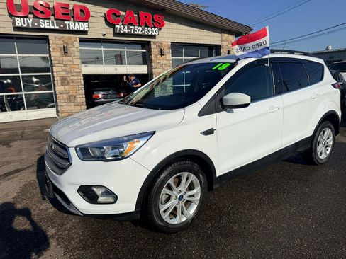 Used 2018 Ford Escape SE w/ SE Sync 3 Package FWD image 3