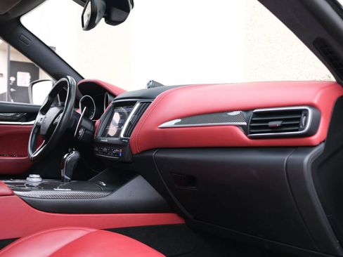 Used 2017 Maserati Levante S image 33