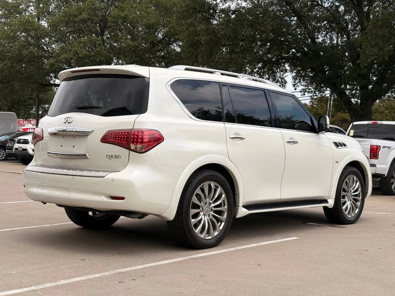 Used 2015 INFINITI QX80 4WD w/ 22" Wheel Package image 3
