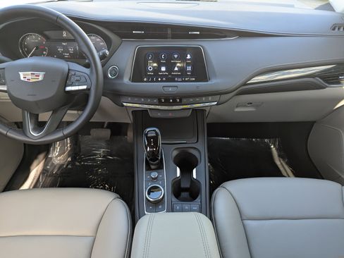 Certified 2021 Cadillac XT4 Premium Luxury image 14