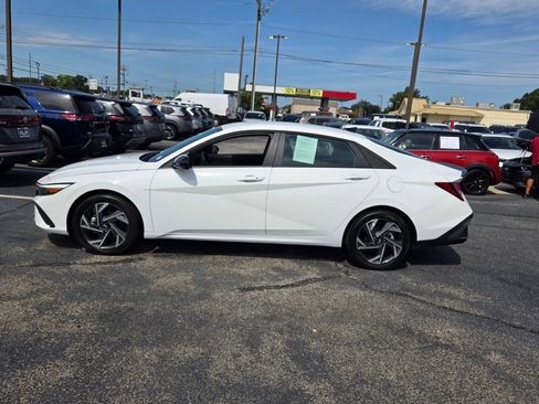Certified 2025 Hyundai Elantra Sport FWD image 4