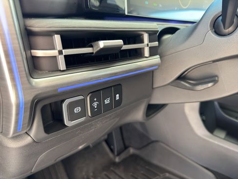 Used 2025 Hyundai Santa Fe Limited image 13