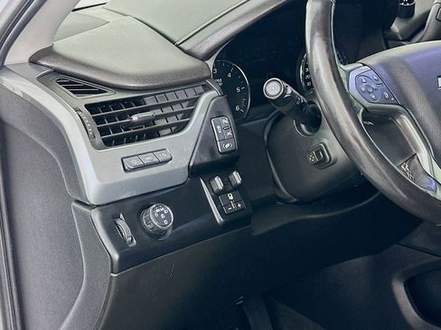Used 2018 Chevrolet Suburban Premier image 10