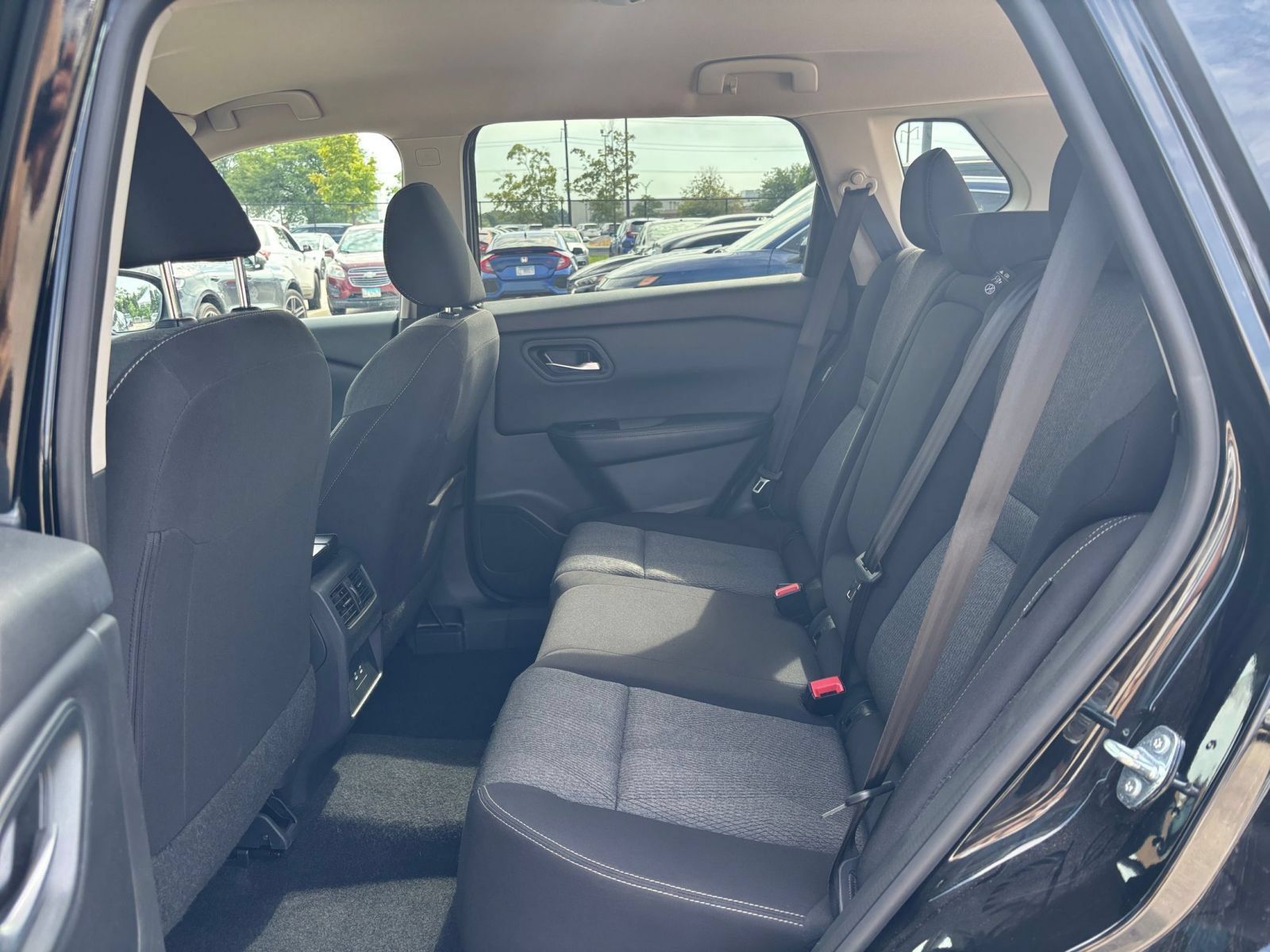 Used 2025 Nissan Rogue SV FWD image 27