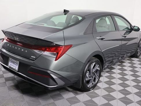 Used 2025 Hyundai Elantra SEL FWD image 8