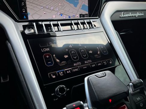Used 2022 Lamborghini Urus image 76