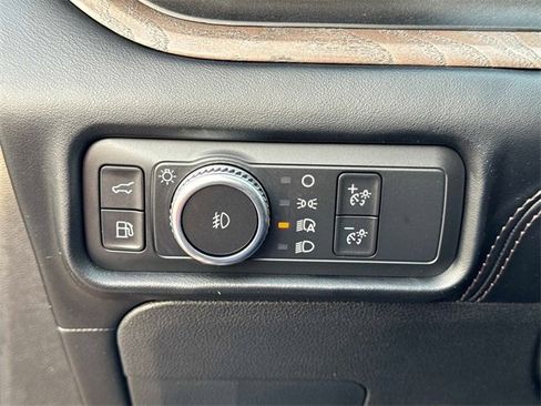 Used 2023 Ford Explorer Platinum w/ Technology Package image 30