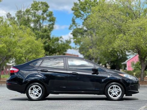 Used 2019 Ford Fiesta SE FWD image 3
