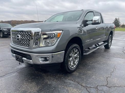Used 2018 Nissan Titan SL w/ Chrome Package image 7