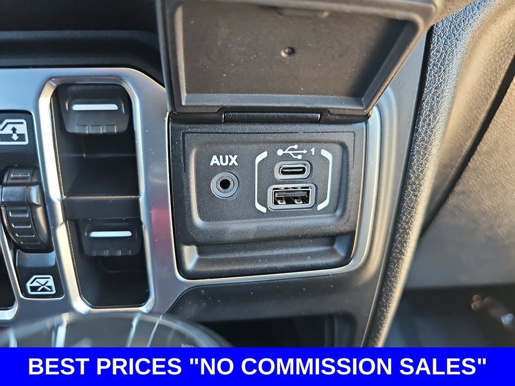 Used 2024 Jeep Wrangler Unlimited AWD/4WD image 24