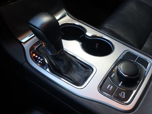 Used 2019 Jeep Grand Cherokee Limited w/ Luxury Group II AWD/4WD image 17