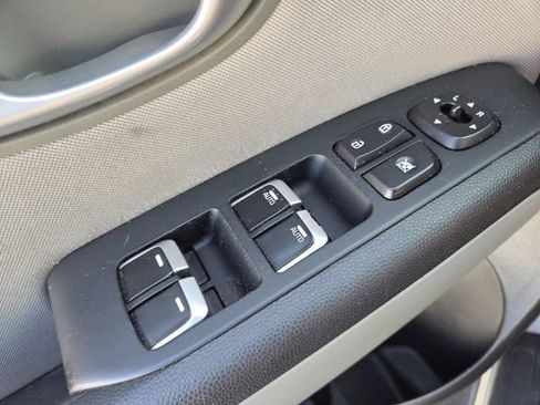 Used 2017 Kia Soul + FWD image 7